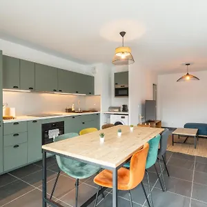 Appartement 70 M2 Climatise Avec Balcon Et Parking, Marseille